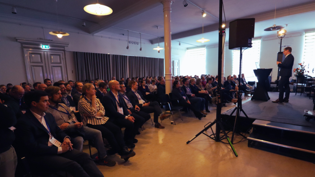 Full audience at Energy Week seminary on wind power, Dag Sandås speaking
