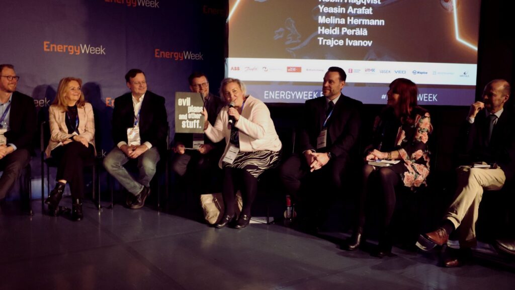 Salla Rundgren and roasting panel at EnergyWeek event. The folder says "Evil plans and other stuff".