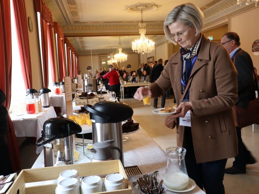 Visitors enjoy the coffee table at Vaasa Energy Week 2023